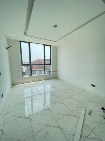 spacious-2bedroom-apartment-for-sale-big-2