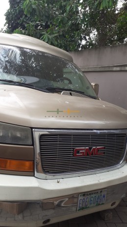 2005-gmc-savanna-passenger-van-for-sale-big-0